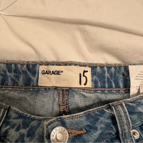 Distressed mom jeans - Picture 2 of 4